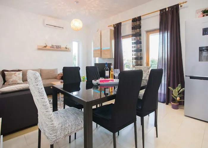 Holiday Home With Pool Kristal