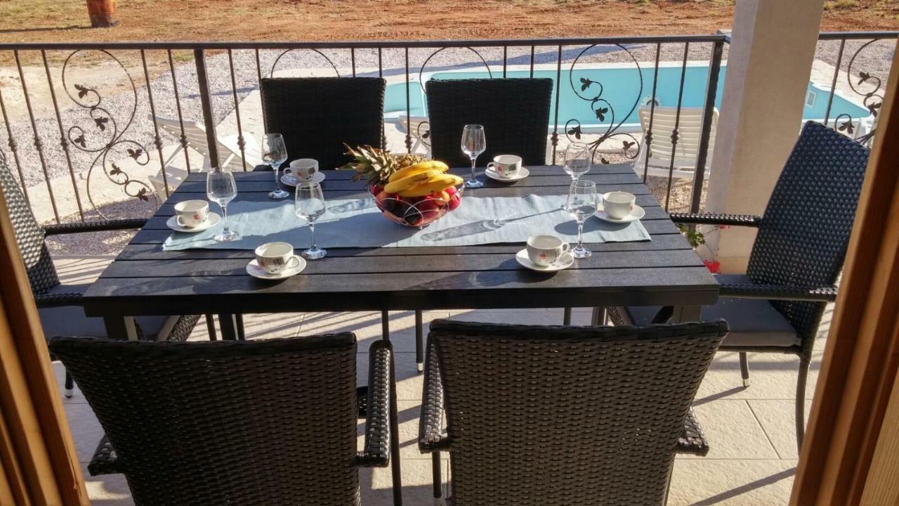 Ferienhaus With Pool Kristal *