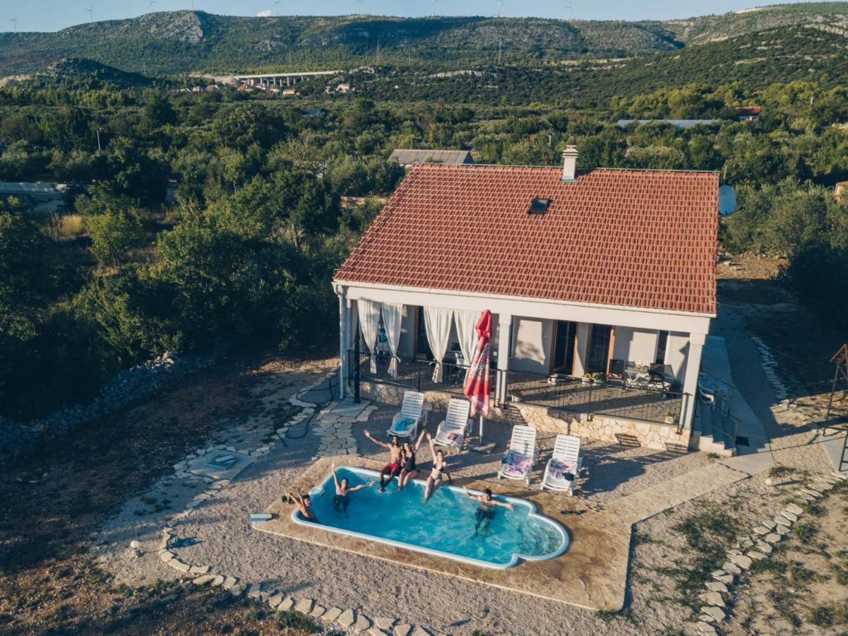 Ferienhaus With Pool Kristal *